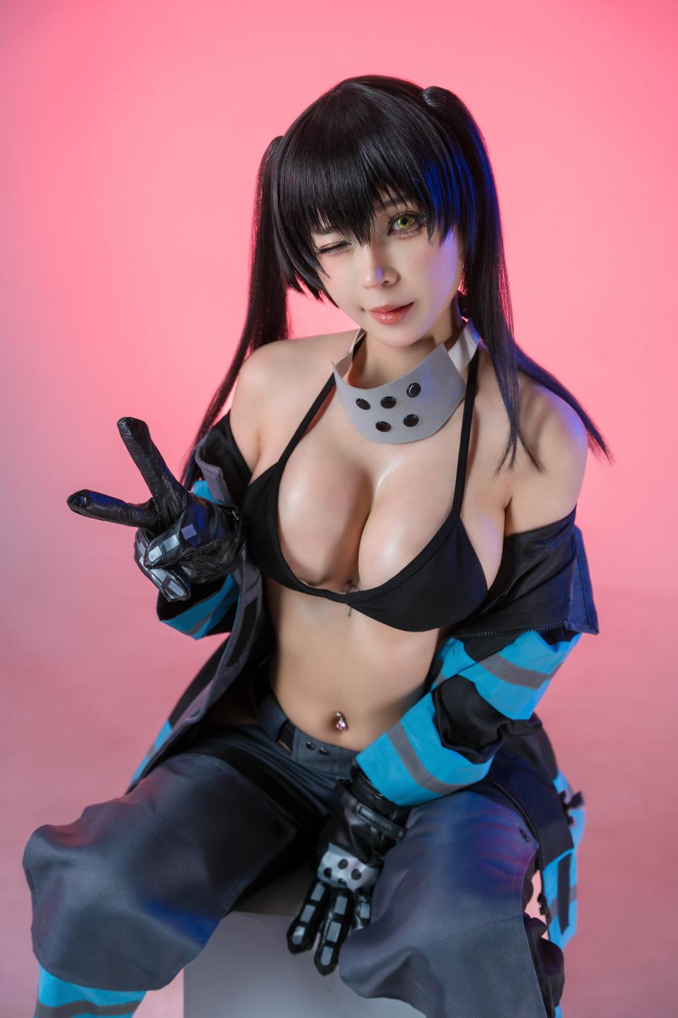 Umeko J cosplay Tamaki Kotatsu - Fire Force - Page 4
